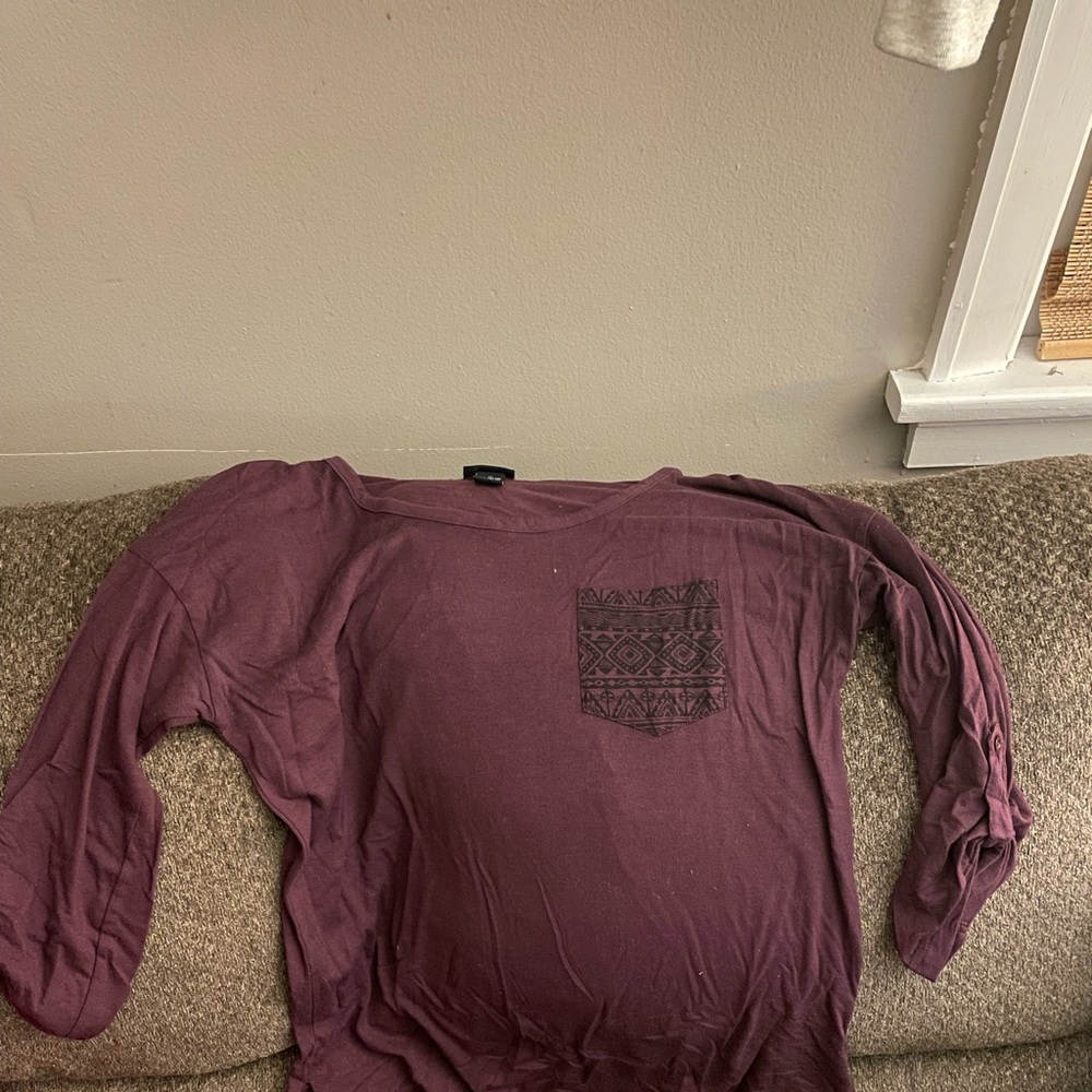 Rue21 Size medium mid-long sleeve shirt.